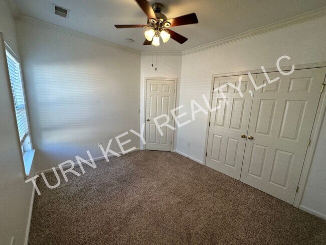 Building Photo - 264 Springdale Dr