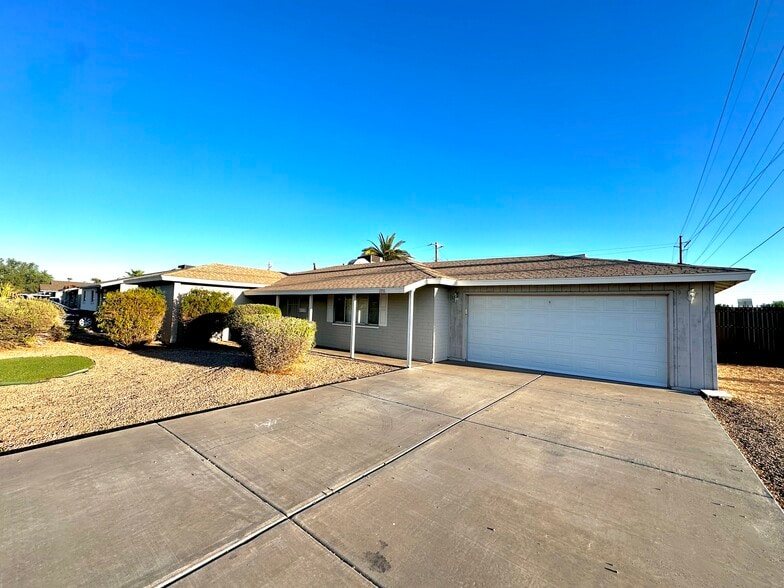 Building Photo - 1351 W 10th St