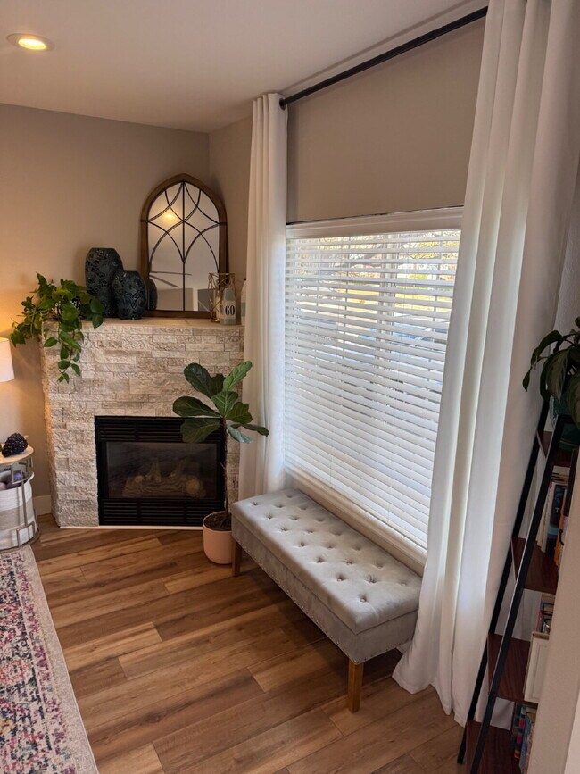 Building Photo - "Charming 2-Bed Townhouse in Littleton: Spacious 1,256 Sq Ft with 2 Full Baths & 1 Half Bath!"