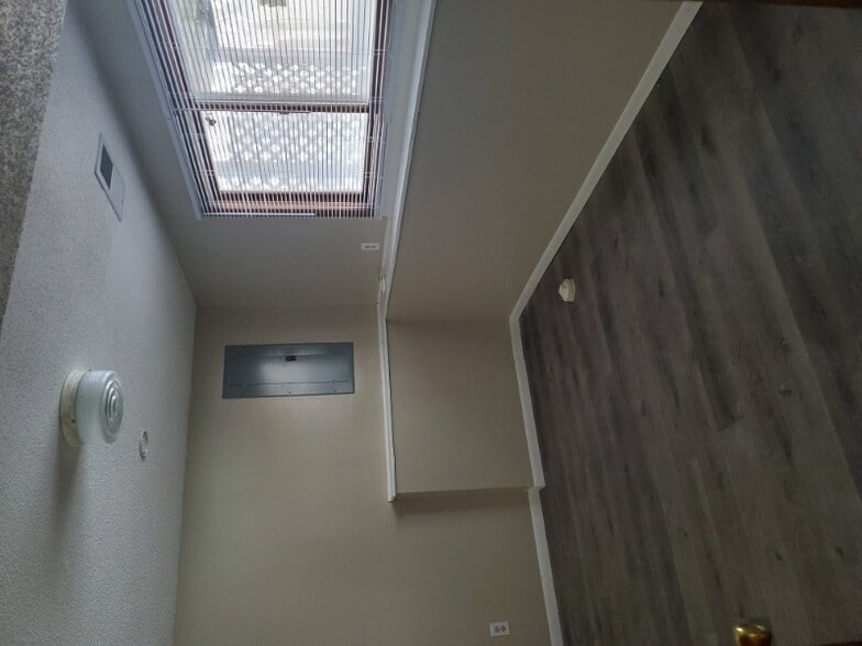 Building Photo - 1836 55th St E