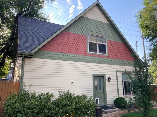 Building Photo - 1429 N Weber St