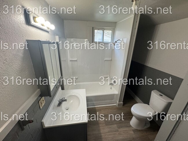 Building Photo - $899- 2 bed 1 bath - Single Family Home