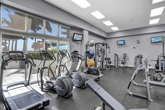 Building Photo - 6917 Collins Ave
