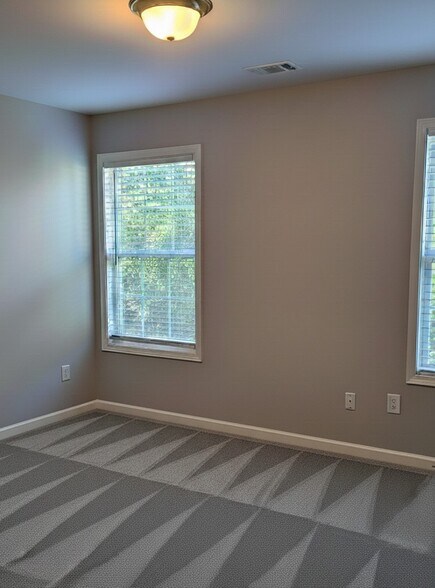 Building Photo - 897 Ivydale Ln