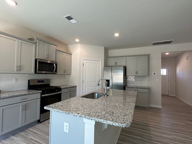 Building Photo - Brand New Home