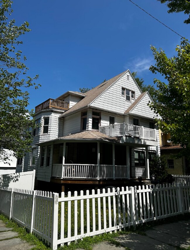 Building Photo - 601 Clay Ave