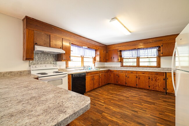 Building Photo - Spacious House on Old Six Mile Rd. - Water...