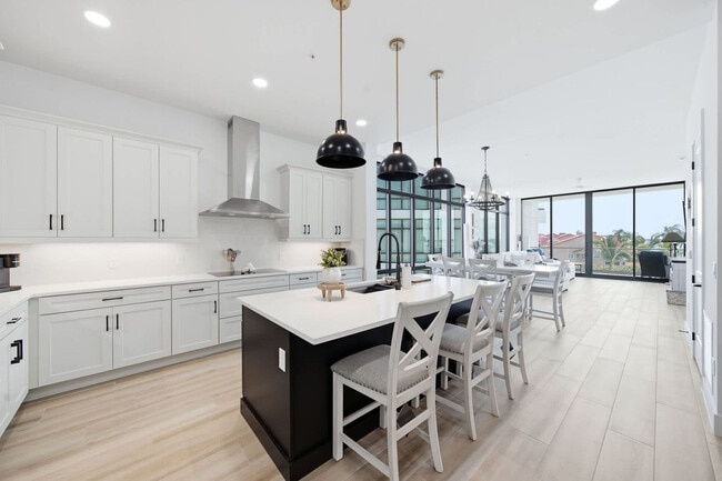 Building Photo - 225 Strand Dr