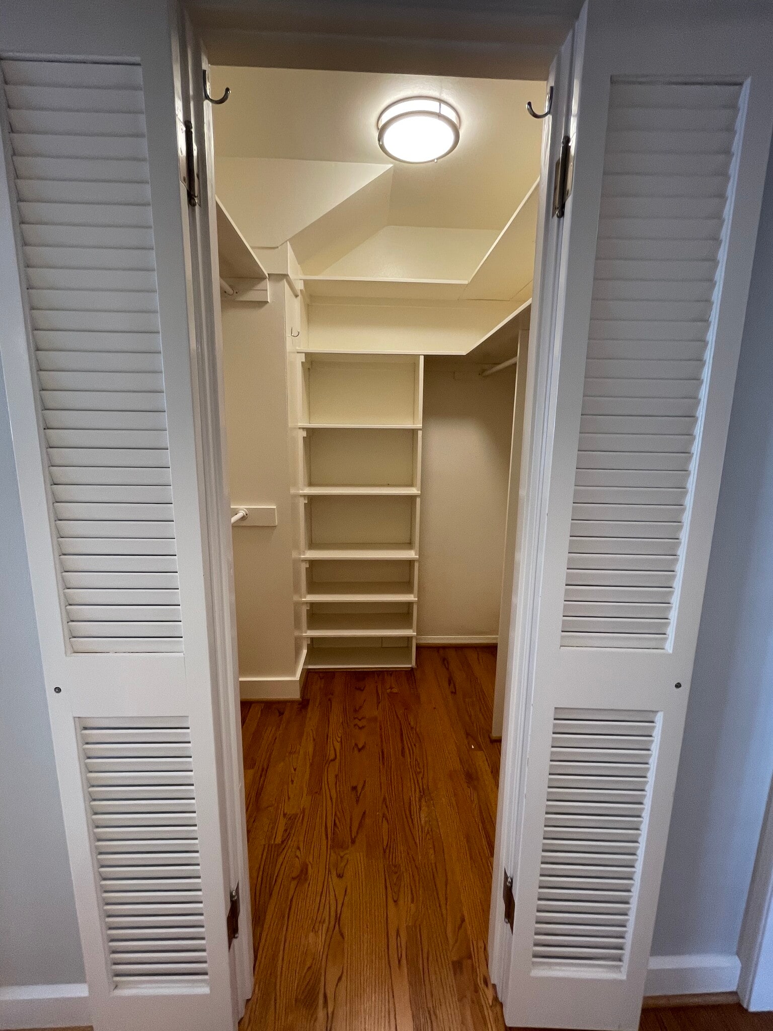 Primary br closets - 1500 Preston Ave