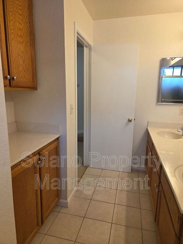 Building Photo - 1204 Shell Ct