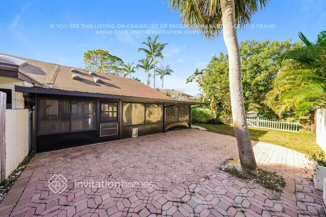 Building Photo - 2703 SW 5th St