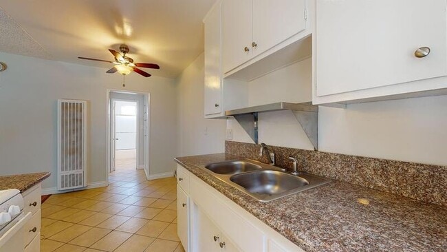 Building Photo - 2611 Ocean Ave