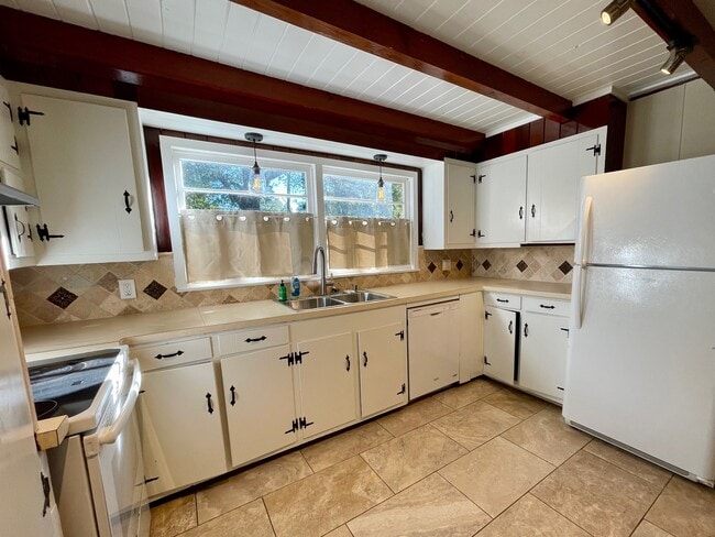 Building Photo - 21 Opal St