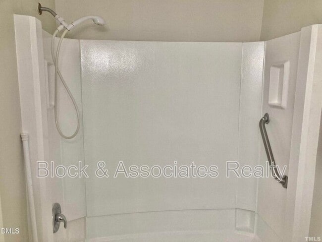 Building Photo - 104 Castill Pl