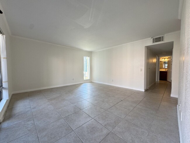 Building Photo - *** Move-In Special*** Luxury Living at Wa...