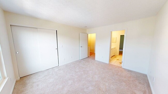 Building Photo - 4652 Shalers Dr