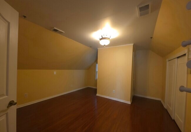 Building Photo - 204 N Waukegan Rd