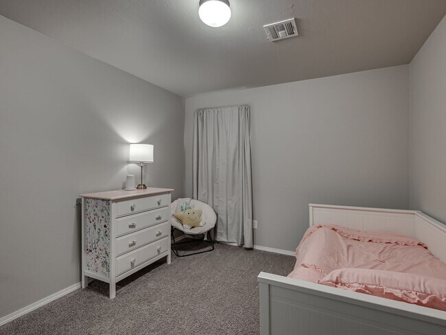 Building Photo - 313 Foxtrot Ter