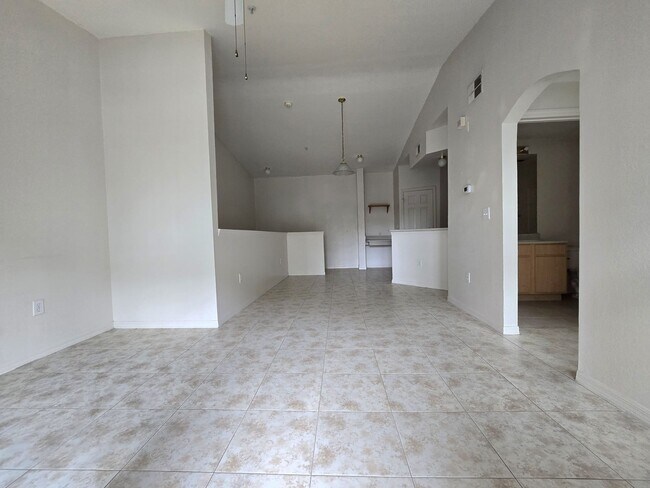 Building Photo - 2045 Erving Cir