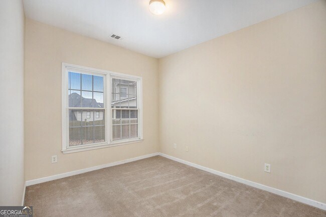 Building Photo - 3308 Sanborne Terrace