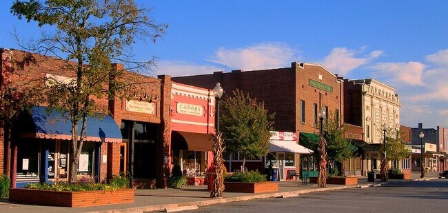 Building Photo - 150 Innis Brk Cir