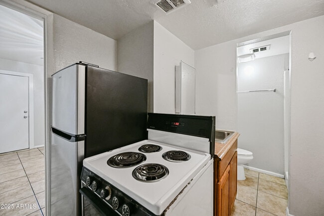 Building Photo - 3025 N 32nd St