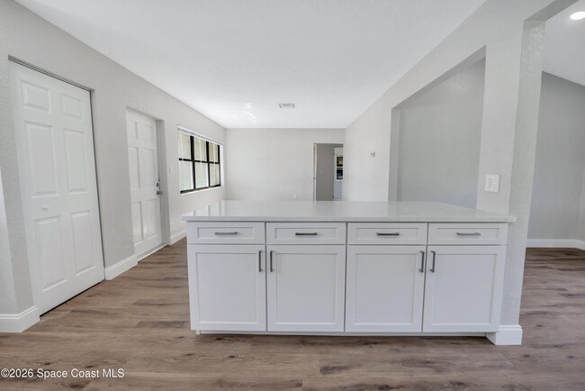 Building Photo - 644 Nida Dr