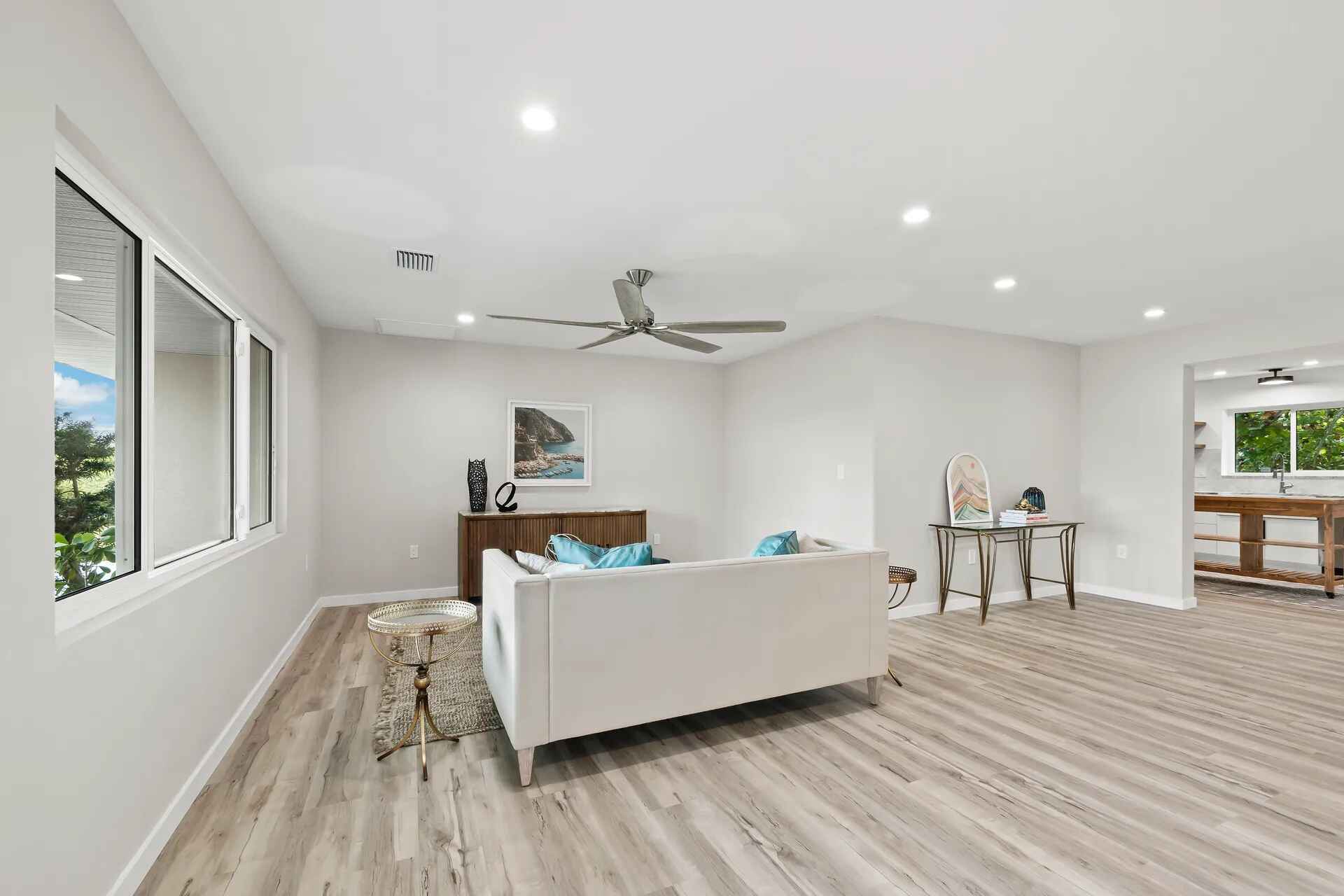 Entry View - 3142 Rose St