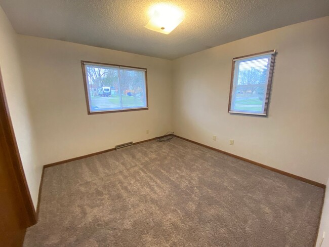 Building Photo - 3741 Joan Dr