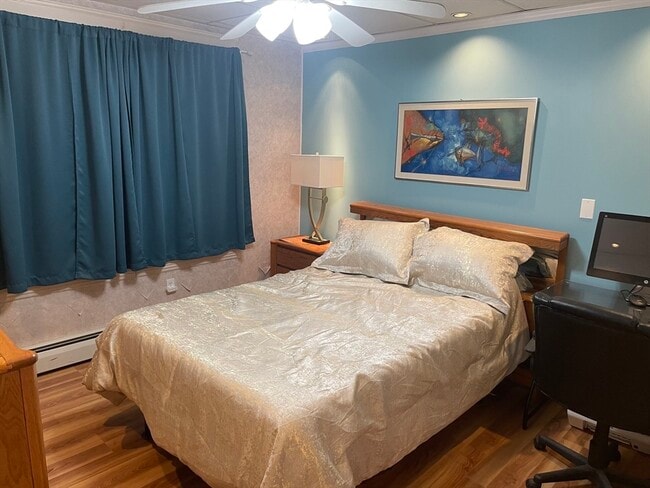 Building Photo - 136 Russell St