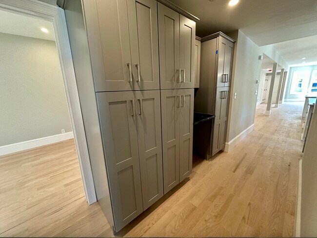 Building Photo - 8 Spalding St