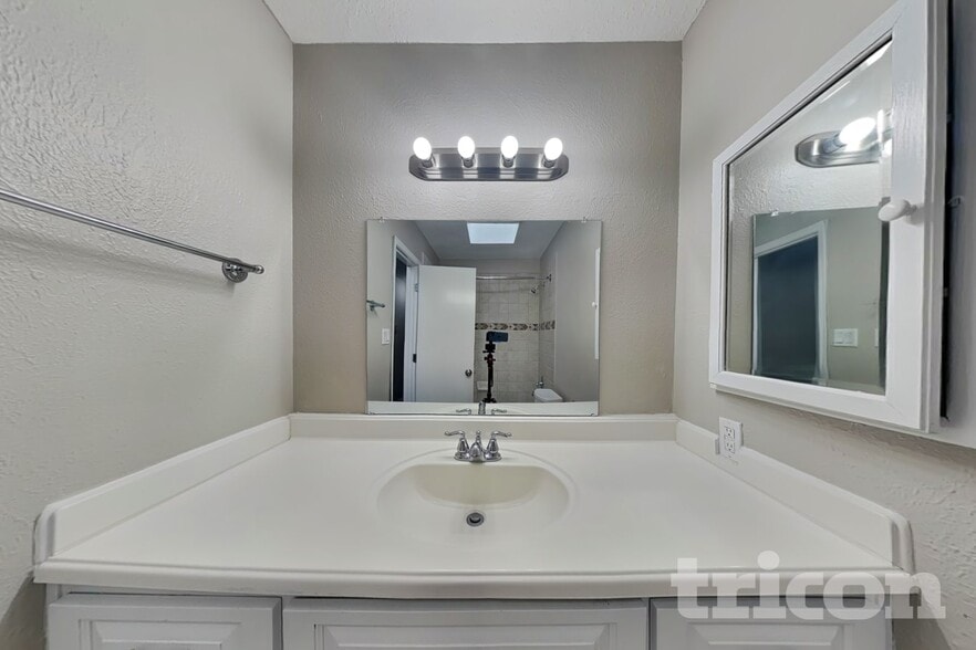 Building Photo - 1416 Nemesia Pl NE