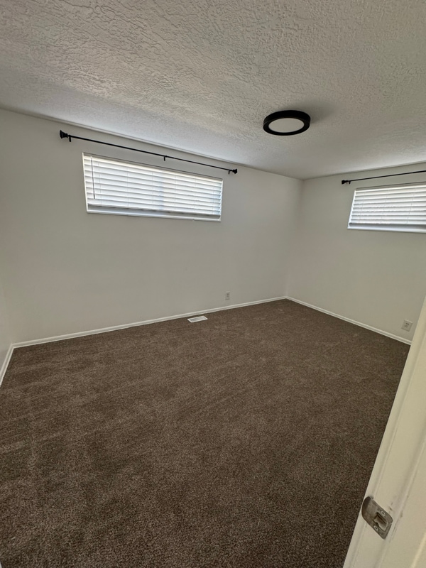 Building Photo - 7 E Diamond St