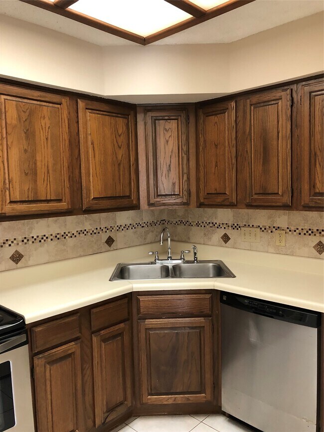 Building Photo - 921 Marine Dr