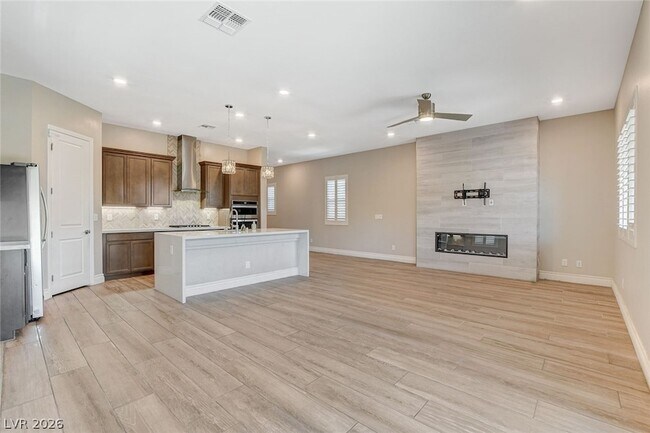 Building Photo - 4124 Elegant Chateau St