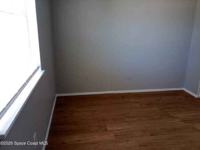 Building Photo - 2190 Knox McRae Dr