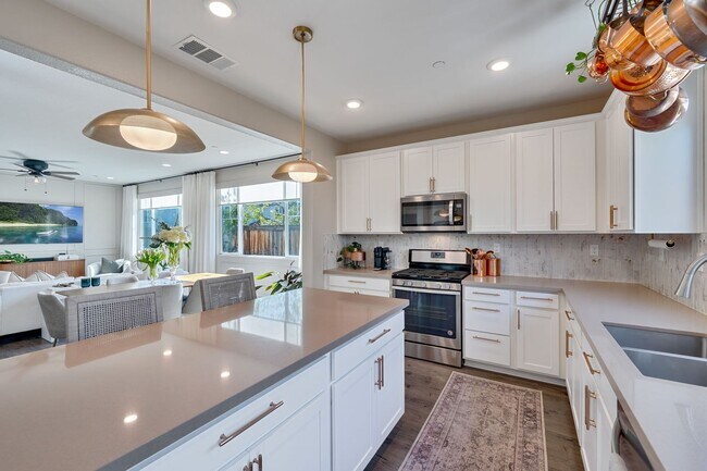 Building Photo - Designer Upgrades & Custom Touches in This Beautiful Rancho Cordova 3-Bedroom Home