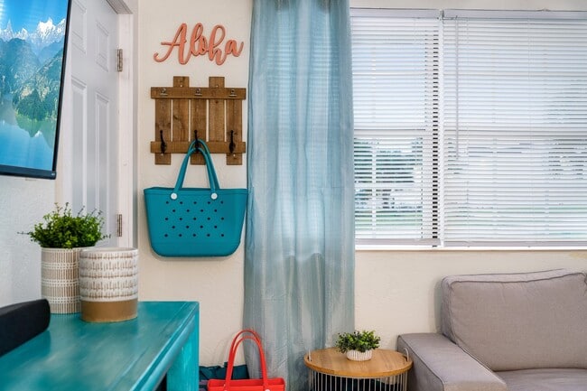 Building Photo - 6 Palmetto Dr