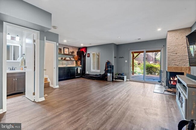 Building Photo - 2012 Swans Neck Way