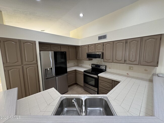 Building Photo - 3807 St Andrews Dr