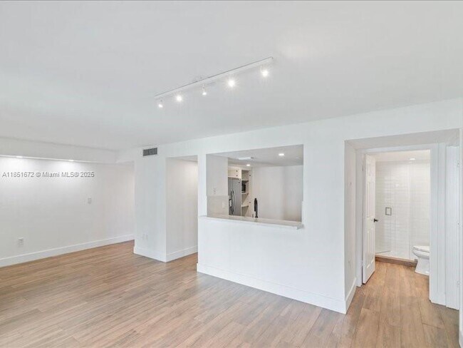 Building Photo - 9020 SW 125th Ave