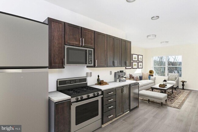 Building Photo - 5908 Arizona Ave