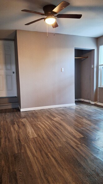 Building Photo - 130 Glenwood Ct