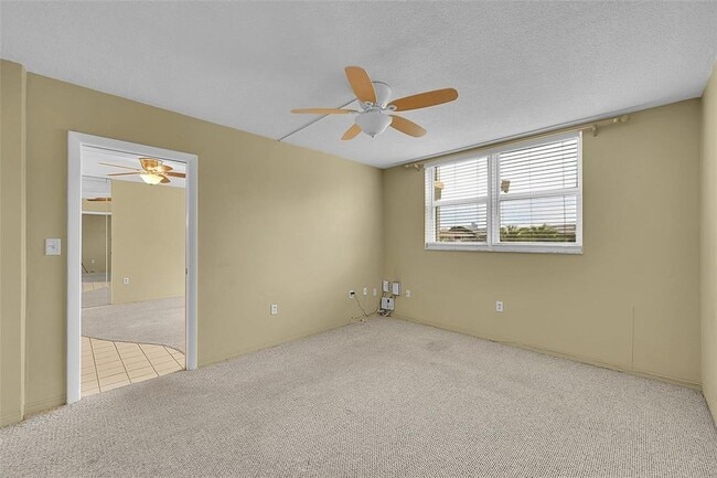 Building Photo - 2859 Leonard Dr