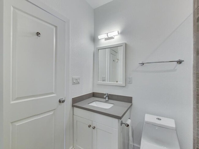 Building Photo - Mission 1BR in the Heart of it All!! In Un...