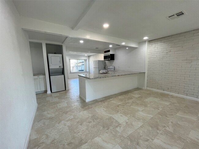 Building Photo - 12829 High Star Dr