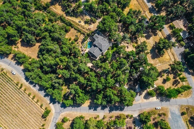 Building Photo - 35455 El Niguel Rd