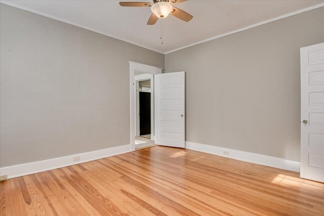 Building Photo - 933 Russell St