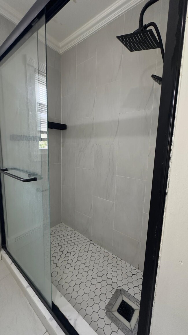 Building Photo - 728 Liberty Ave