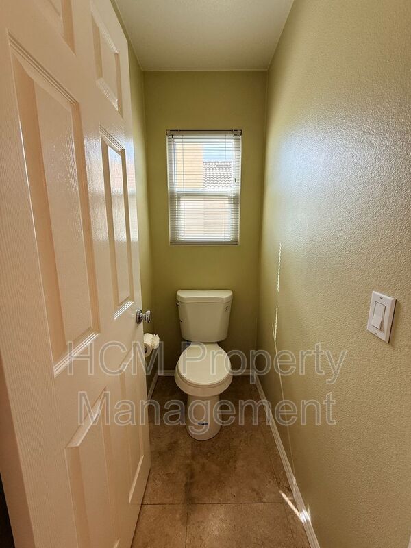 Building Photo - 651 N Jensen Pl